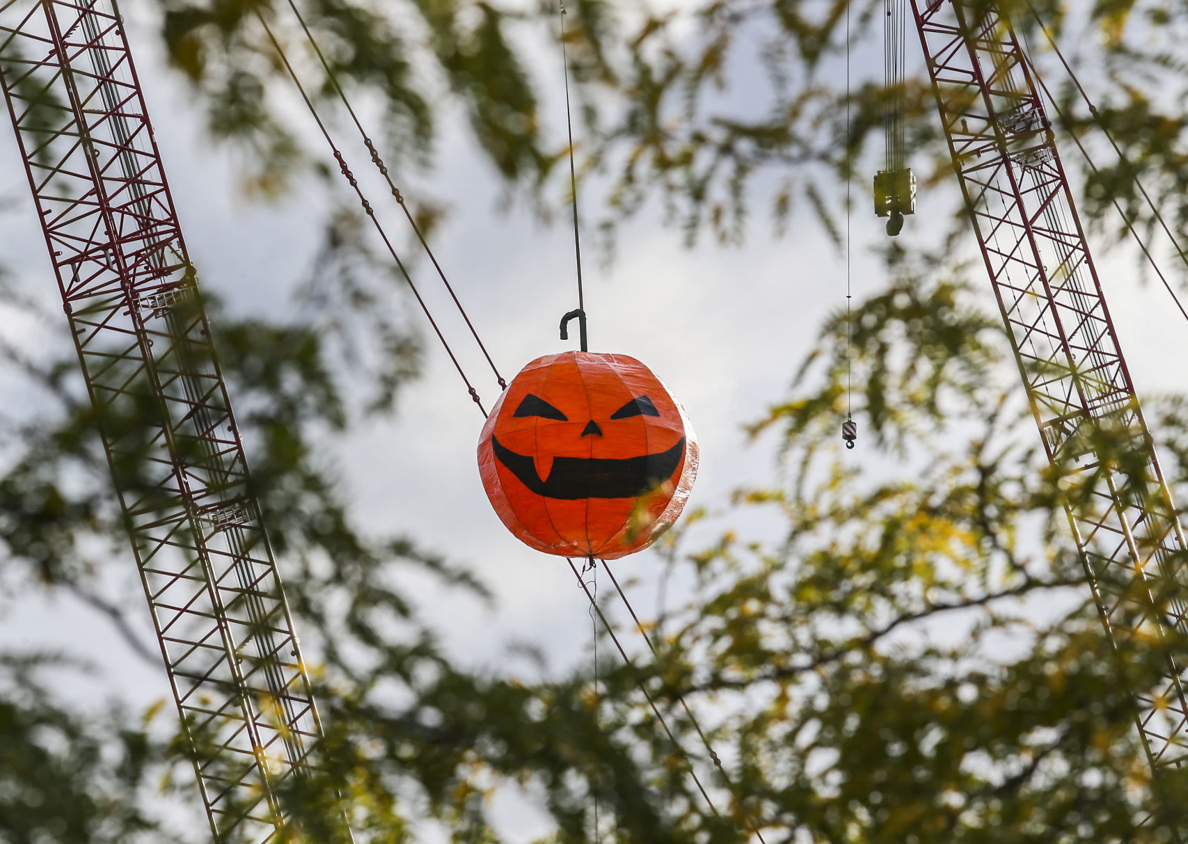 100419-mda-nws-pumpkin-2.jpg